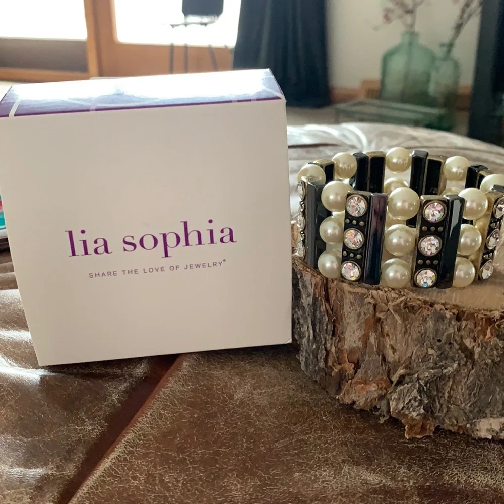 Lia Sophia Classique stretch bracelet
